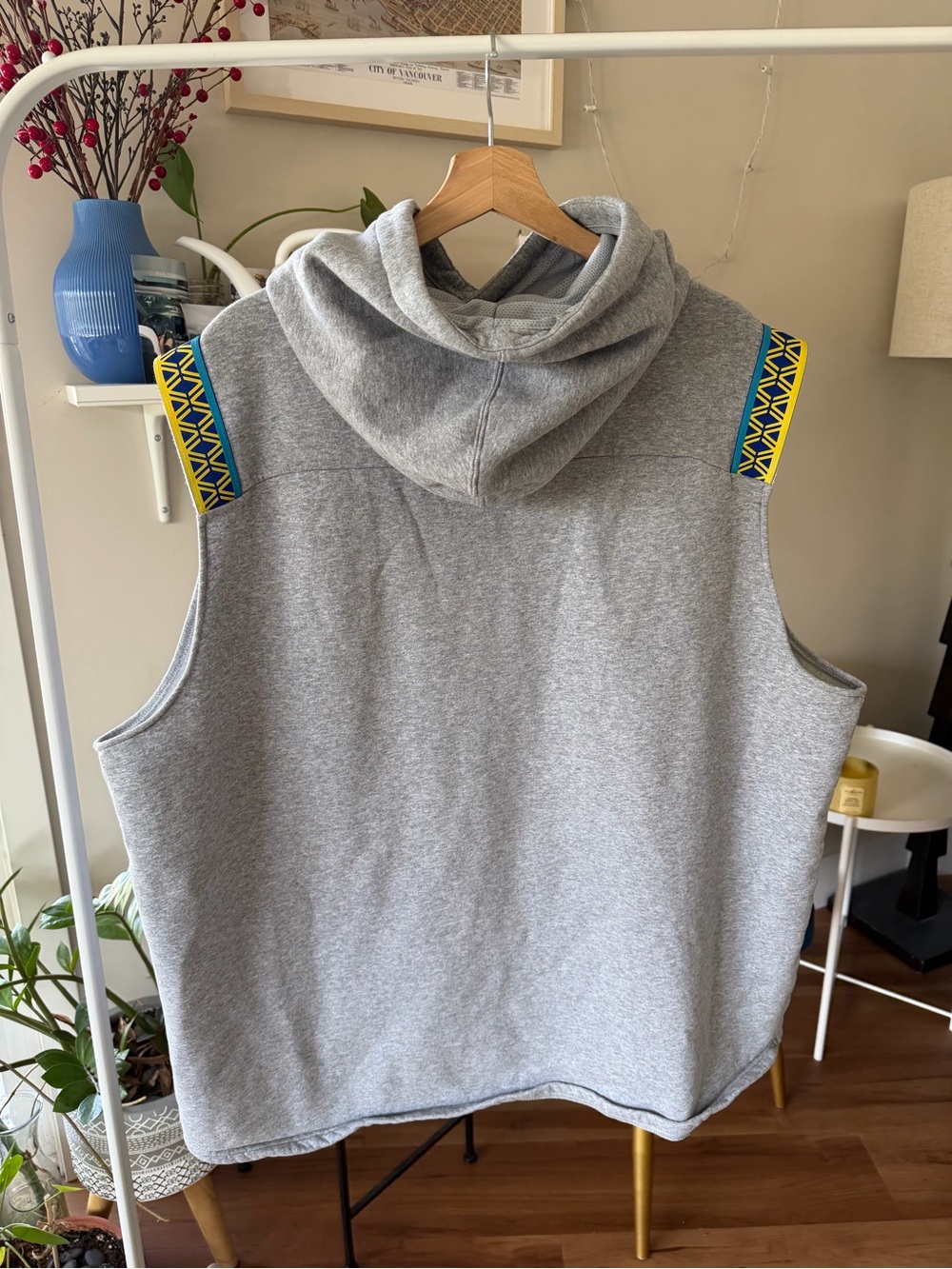 Under Armour & Curry Sleeveless Gray Training Hoodie - Picture 4 of 6